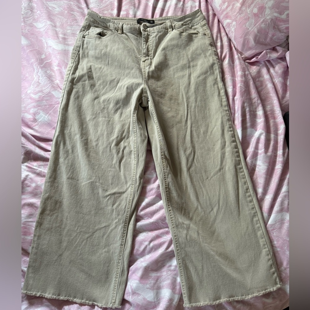 Beige Wide-Leg Jeans